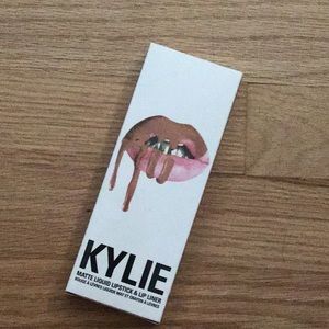 Kylie cosmetics lip kit in Exposed
